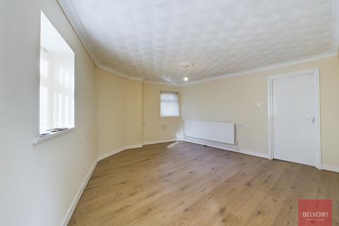 2 bedroom flat to rent, Pentreharne Road, Swansea, SA1