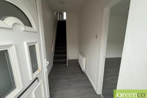 3 bedroom terraced house to rent, Station Road, Salford M27