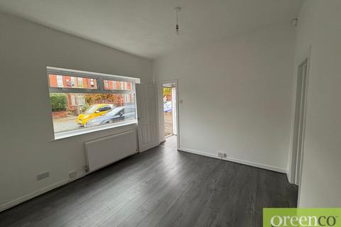 3 bedroom terraced house to rent, Station Road, Salford M27