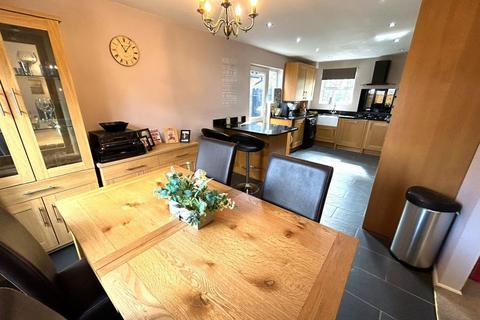 3 bedroom detached house for sale, Shelvers Way, Tadworth KT20