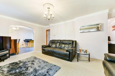 3 bedroom detached house for sale, Shelvers Way, Tadworth KT20