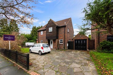 3 bedroom detached house for sale, Shelvers Way, Tadworth KT20