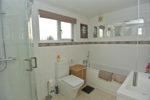 4 bedroom house for sale, Junction Road, Ashford TW15