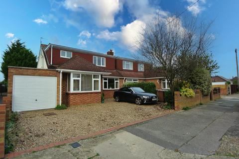 4 bedroom house for sale, Junction Road, Ashford TW15