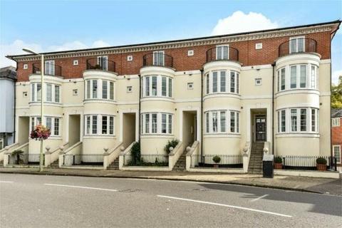 4 bedroom terraced house to rent, Eastgate Street, Winchester, Hampshire