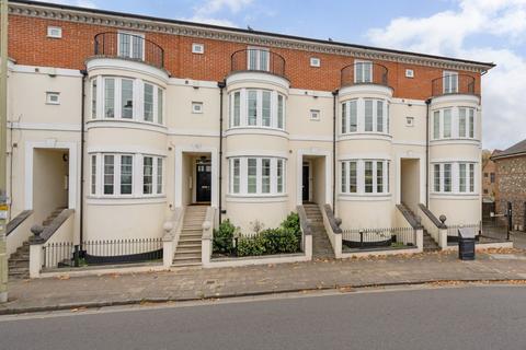 4 bedroom terraced house to rent, Eastgate Street, Winchester, Hampshire