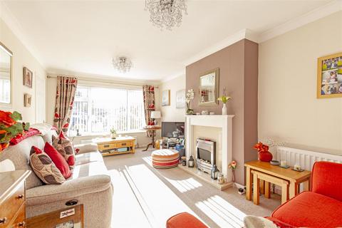 5 Castle Mount Crescent, Bakewell, DE45 1AT