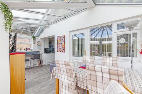 5 Castle Mount Crescent, Bakewell, DE45 1AT