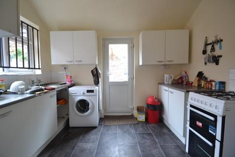 5 bedroom semi-detached house to rent, Derby Grove, Nottingham NG7