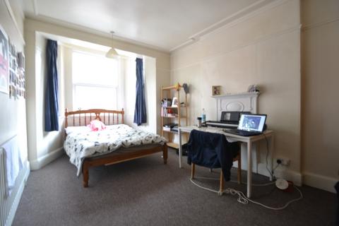 5 bedroom semi-detached house to rent, Derby Grove, Nottingham NG7