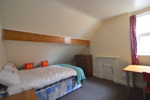 5 bedroom semi-detached house to rent, Derby Grove, Nottingham NG7