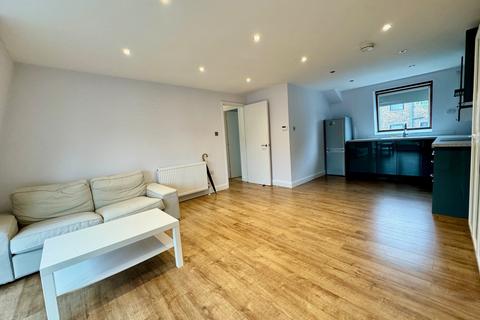 2 bedroom flat to rent, Landseer Road, Upper Holloway