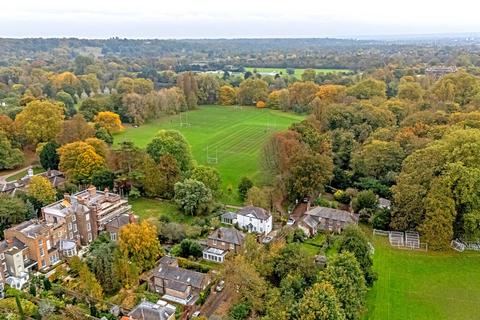 3 bedroom detached house for sale, Orleans Road, St Margarets Village