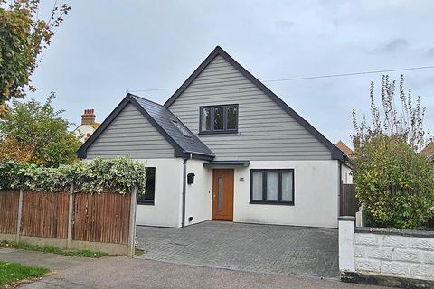 3 bedroom detached house for sale, Central Avenue, Herne Bay, CT6 8RU