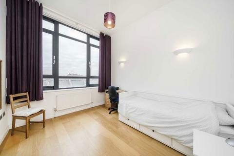 2 bedroom flat for sale, Larden Road, London W3