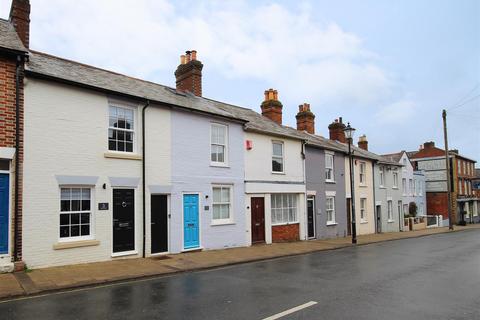 2 bedroom terraced house to rent, Station Street, Lymington