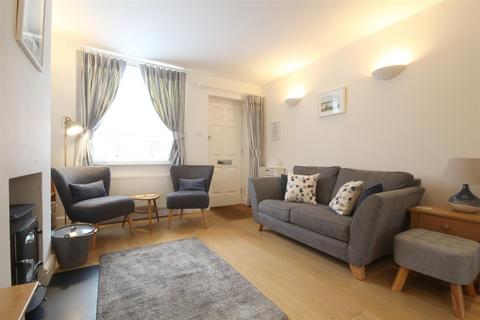 2 bedroom terraced house to rent, Station Street, Lymington