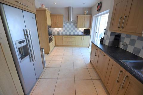 4 bedroom detached house for sale, Ashurst Road, Tadworth KT20