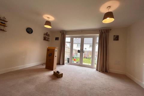 3 bedroom end of terrace house to rent, Highwayman Close, Northampton NN2