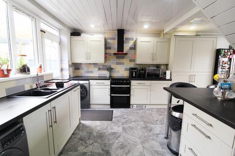 3 bedroom end of terrace house for sale, Thornholme Road, Marple