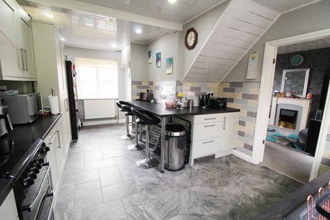 3 bedroom end of terrace house for sale, Thornholme Road, Marple