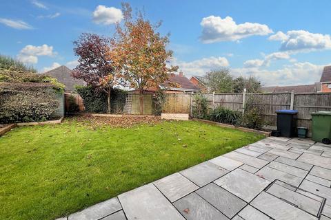 4 bedroom detached house to rent, Plover Close, Stratford-upon-avon CV37