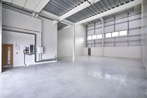 Warehouse to rent, Unit 11 Spring Business Park, New Lane, Havant, PO9 2NF