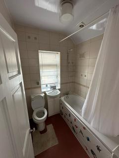 4 bedroom end of terrace house to rent, Valence Wood Road, Dagenham RM8