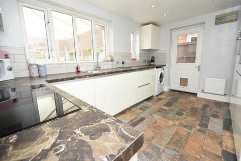 4 bedroom detached house for sale, Canvey Island SS8