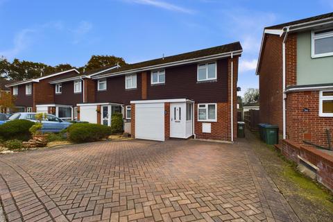 3 bedroom semi-detached house to rent, Fareham PO15