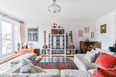 Flat 3, Gallery House Copers Cope Road, Beckenham, BR3 1DQ
