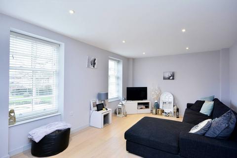 2 bedroom flat to rent, Ravenscourt Gardens, Ravenscourt Park, London, W6