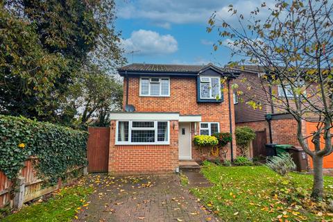 4 bedroom detached house to rent, Hardwicke Place, London Colney