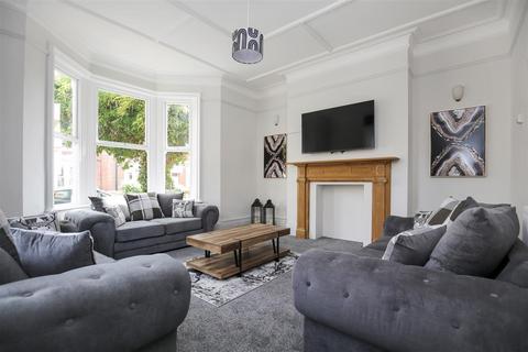 8 bedroom terraced house to rent, Holly Avenue, Jesmond NE2