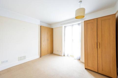 2 bedroom flat to rent, Woodside, Wimbledon, London, SW19