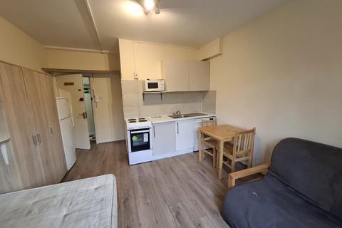 Studio to rent, 10 Colney Hatch Lane, London N10