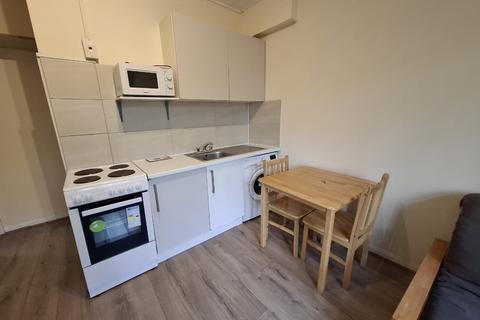 Studio to rent, 10 Colney Hatch Lane, London N10