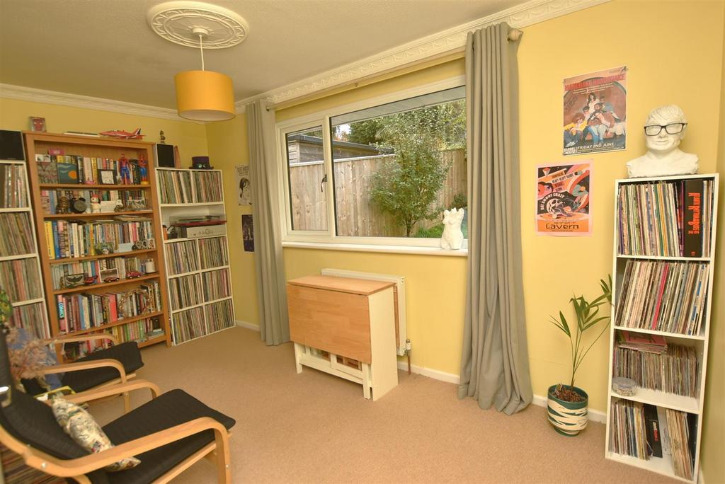 Bedroom 2/Dining Room