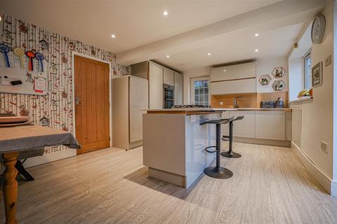 11 Gadeview Road, Hemel Hempstead, HP3 0AL