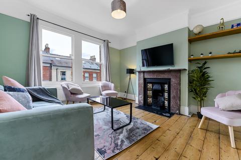 3 bedroom house to rent, Richmond Road, London N15