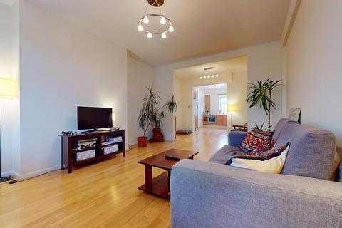 2 bedroom flat for sale, Clifton Court, St John`s Wood