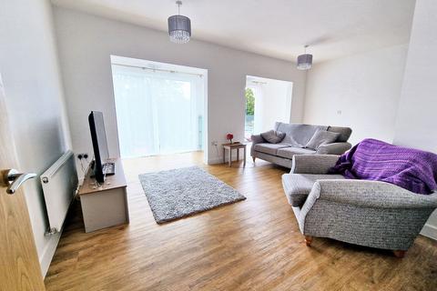 2 bedroom flat to rent, Albany Road, Sittingbourne ME10