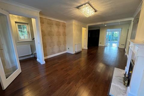 3 bedroom detached house to rent, Oakdene Way, Leeds LS17