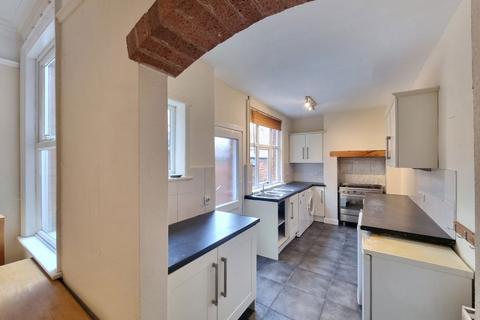 4 bedroom terraced house to rent, Lytton Road, Leicester