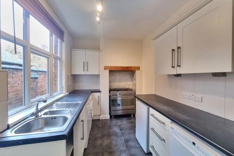 4 bedroom terraced house to rent, Lytton Road, Leicester