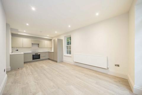 2 bedroom flat to rent, St. Georges Avenue, Weybridge KT13