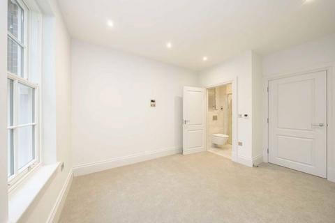 2 bedroom flat to rent, St. Georges Avenue, Weybridge KT13