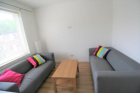 3 bedroom flat to rent, 78 Daisy Bank Road, Manchester M14