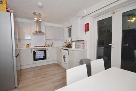 4 bedroom terraced house to rent, Stretford Road, Manchester M15
