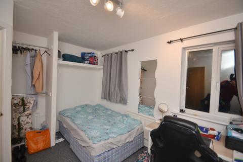 4 bedroom terraced house to rent, Stretford Road, Manchester M15